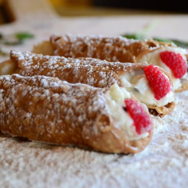 Cannoli.